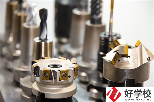 益陽不參加中考可以上中專嗎？有什么專業(yè)推薦？