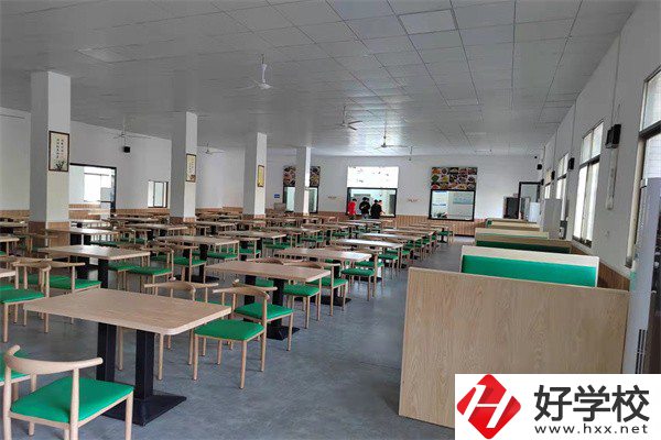 益陽哪些中職學(xué)校開設(shè)音樂相關(guān)專業(yè)？學(xué)費(fèi)貴不貴？