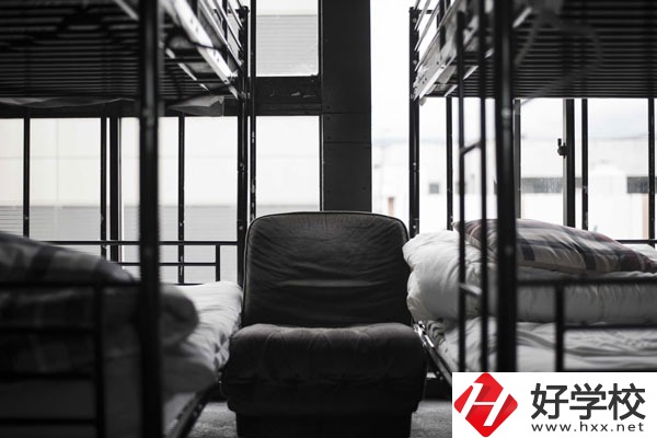 桂東縣職業(yè)技術(shù)教育學(xué)校招生辦電話是多少？
