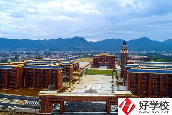 湖南省湘北職業(yè)中專(zhuān)學(xué)校大門(mén)
