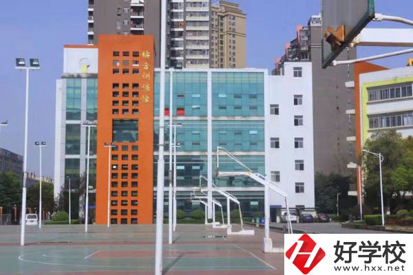 長沙賀龍?bào)w育運(yùn)動學(xué)校怎么樣？