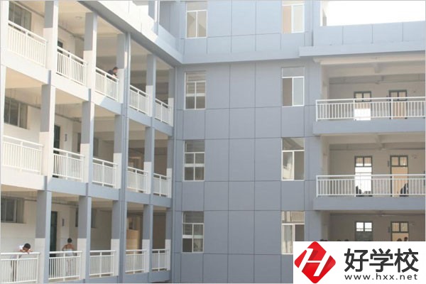 張家界有沒(méi)有招往屆生、插班生、轉(zhuǎn)學(xué)生的職校？