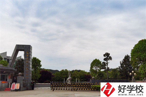 在懷化想學(xué)美術(shù)可以去什么中職？開設(shè)有什么專業(yè)？