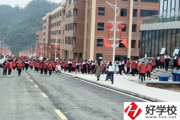 安化縣職業(yè)中專學校專業(yè)有哪些，師資情況怎么樣？