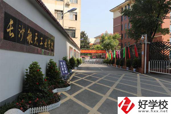 長沙航天學(xué)校師資力量怎么樣？有哪些優(yōu)秀教師？