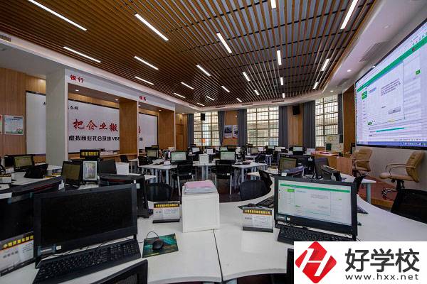 長(zhǎng)沙財(cái)經(jīng)學(xué)校會(huì)計(jì)專業(yè)好進(jìn)嗎？