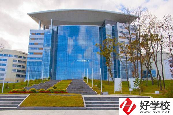 長沙哪些職校有直播電商服務(wù)專業(yè)？提供就業(yè)機(jī)會(huì)嗎？