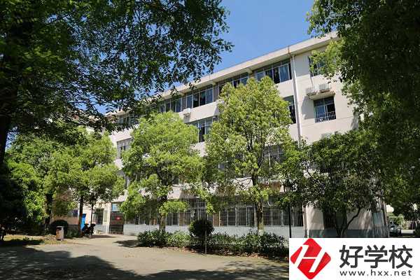 岳陽市第一職業(yè)中等專業(yè)學(xué)校是公辦學(xué)校嗎？學(xué)校怎么樣？