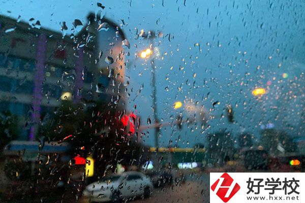 想學(xué)醫(yī)學(xué)專業(yè)，湖南有哪些中職學(xué)?？梢赃x?