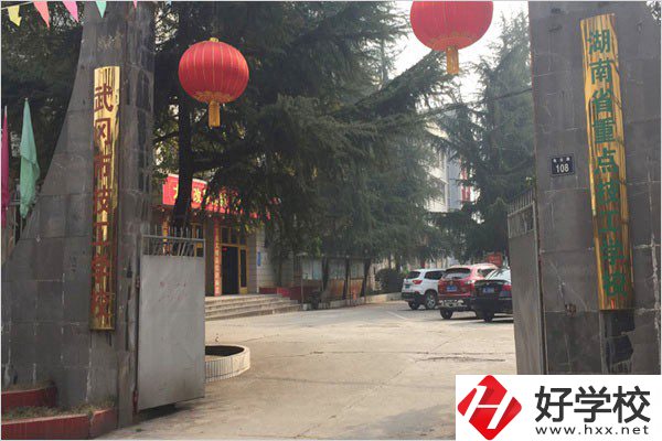 邵陽技校的學(xué)費(fèi)貴不貴？有什么專業(yè)可以學(xué)？