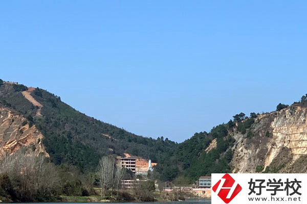 婁底市衛(wèi)生學校設施設備怎么樣？師資力量如何？