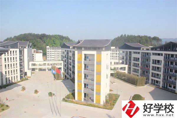 懷化有少數(shù)民族特色的中職有哪些？辦學(xué)條件怎么樣？