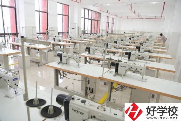 華容縣職業(yè)中專有哪些特色專業(yè)？