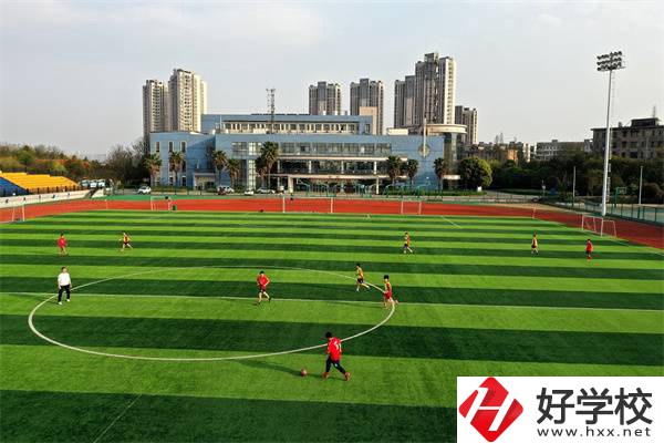 湘潭有示范性的公辦中專學(xué)校嗎？