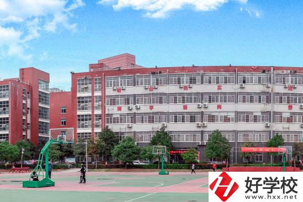 長沙中部鐵路航空學(xué)校的報(bào)名流程和要求是什么？