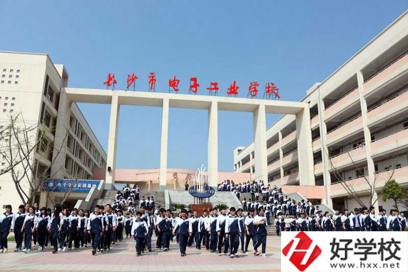 長沙市電子工業(yè)學校值得去嗎？實訓條件怎么樣？