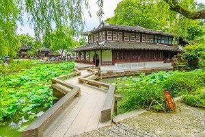 統(tǒng)招專升本考試在報(bào)考時(shí)，應(yīng)該先選擇專業(yè)還是先選擇學(xué)校？